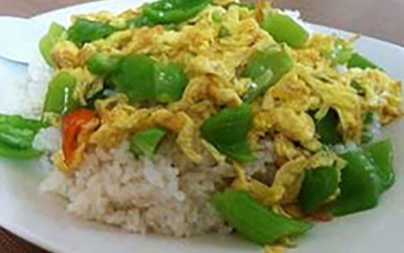 青椒鸡蛋盖浇饭