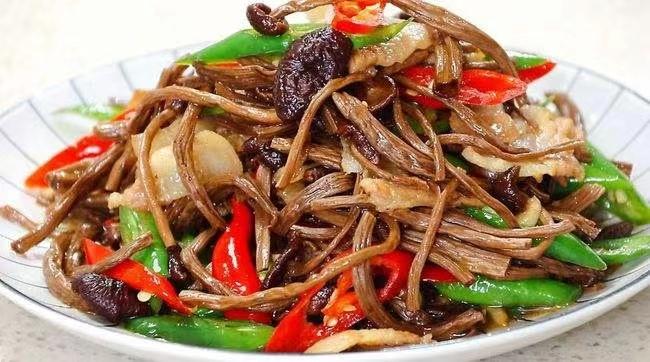 青椒茶树菇炒五花肉