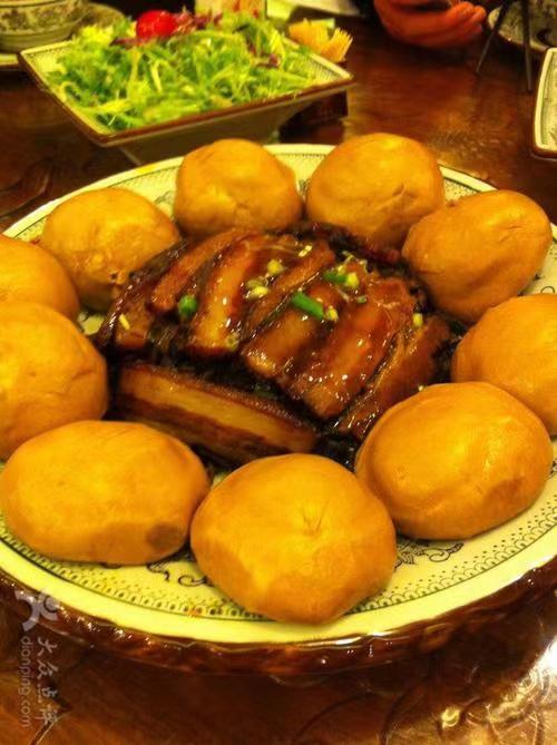 梅干菜扣肉＋窝窝头