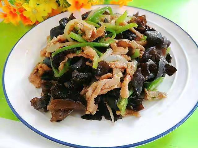 青椒木耳炒肉丝