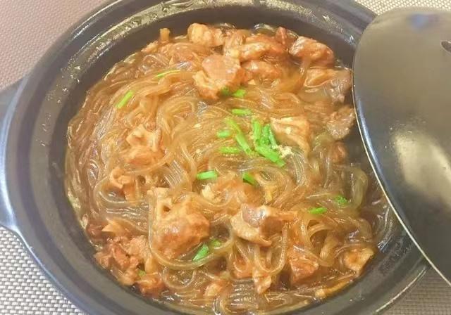 嫩牛肉粉丝煲（送两个馒头）