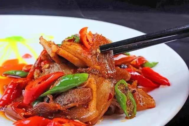 小米辣尖椒炒回锅肉